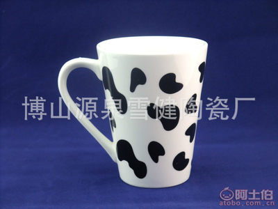 匠心獨(dú)具，情意綿綿 博山源泉雪健陶瓷廠異形色釉馬克杯鑒賞